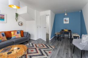 Air Host and Stay - Beautiful brand new 3 bedroom house sleeps 7 minutes from LFC - 10